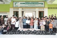 Penyerahan bantuan paket sembako oleh PLN Nusantara Power  UP Belawan kepada  Panti Asuha Al Jam'iyatul Wasliyah, Pulo Brayan Kota Medan.