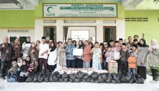 Penyerahan bantuan paket sembako oleh PLN Nusantara Power  UP Belawan kepada  Panti Asuha Al Jam'iyatul Wasliyah, Pulo Brayan Kota Medan.