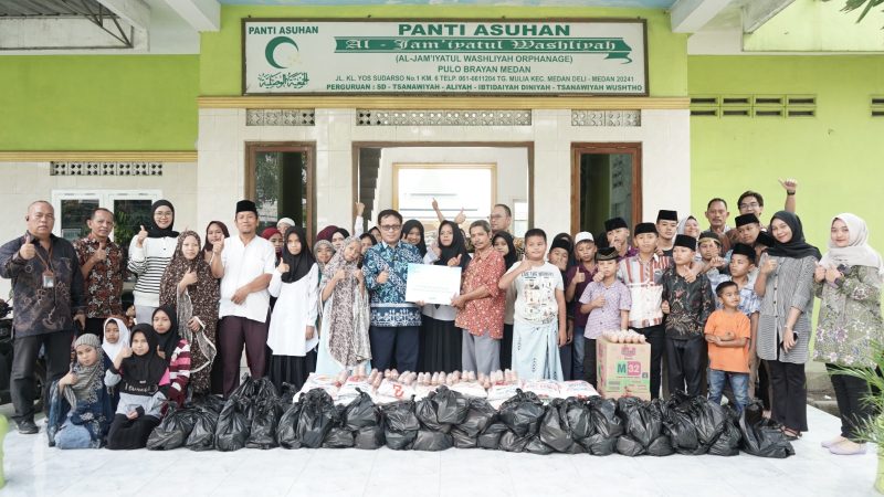 Penyerahan bantuan paket sembako oleh PLN Nusantara Power  UP Belawan kepada  Panti Asuha Al Jam'iyatul Wasliyah, Pulo Brayan Kota Medan.