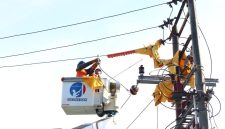 Petugas Pekerjaan Dalam Keadaan Bertegangan (PDKB) PLN Unit Pelaksana Pelayanan Pelanggan (UP3) Medan sedang melakukan pemeliharaan tanpa padam di kawasan Setia Budi, Medan, Sumatera Utara. Hal ini dilakukan sebagai upaya menjaga keandalan pasokan listrik selama periode Ramadan dan Idulfitri 2026.