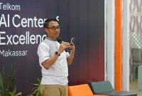Direktur IT Digital Telkom Faizal Rochmad Djoemadi memberikan sambutan dalam agenda kunjungan kerja ke AI Center Makassar beberapa waktu lalu.