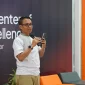 Direktur IT Digital Telkom Faizal Rochmad Djoemadi memberikan sambutan dalam agenda kunjungan kerja ke AI Center Makassar beberapa waktu lalu.
