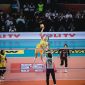 Pemain Electric PLN Mobile Kara Bajema melakukan smash keras saat menghadapi Pertamina Enduro pada final four putaran pertama Proliga 2026 di Jawa Pos Arena, Surabaya, Kamis (2/4).
