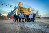 Direktur Biomassa PT PLN Energi Primer Indonesia, Hokkop Situngkir dan Tim saat melakukan kunjungan ke Pusat Listrik Bahan Bakar Synthetic Gas Hybrid Solar Cell milik Karimun Power Plant (KPP) beberapa waktu lalu.