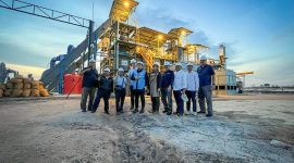 Direktur Biomassa PT PLN Energi Primer Indonesia, Hokkop Situngkir dan Tim saat melakukan kunjungan ke Pusat Listrik Bahan Bakar Synthetic Gas Hybrid Solar Cell milik Karimun Power Plant (KPP) beberapa waktu lalu.