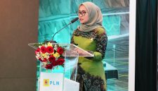 Executive Vice President Penjualan dan Pelayanan Pelanggan Enterprise PLN, Dini Sulistyawati dalam sambutannya, Rabu (15/4) mengidentifikasikan bahwa titik kritis konsumsi energi berada pada tahap pengangkutan hasil tambang, pemanfaatan energi bersih berbasis listrik pada proses ini menjadi salah satu langkah konkret untuk meningkatkan efisiensi operasional sekaligus juga menurunkan emisi.