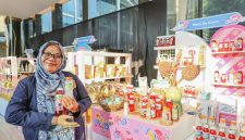 Enok Sri Kurniasih, pemilik UMKM Naza De Coco saat acara Pertamina SMEXPO 2026 Kartini “Energi Untuk Negeri Bijak Menggunakan Energi” yang diselenggarakan di Lobby Grha Pertamina, Jakarta, Senin, (20/4/2026).