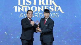 Direktur PLN Energi Gas Edwin Bangun  menerima penghargaan Leading Commitment to Reliable, Sustainable and Transparent Operations di Listrik Indonedia Award 2026.
