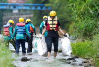 PT PLN Energi Primer Indonesia (PLN EPI) memperingati Hari Bumi 2026 melalui aksi nyata pelestarian lingkungan dengan menggelar kegiatan EPI River Clean Up Earth Day di Sungai Ciliwung, Kedung Halang, Kecamatan Bogor Utara, Kota Bogor.