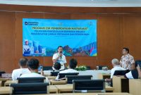 Sukirno dari BUMDes Sumber Berkah Mandiri, Desa Kalijeruk, Kecamatan Kawunganten, Kabupaten Cilacap menyampaikan proses produksi Biomassa kepada seluruh peserta pelatihan.