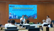 Sukirno dari BUMDes Sumber Berkah Mandiri, Desa Kalijeruk, Kecamatan Kawunganten, Kabupaten Cilacap menyampaikan proses produksi Biomassa kepada seluruh peserta pelatihan.