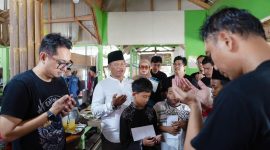 YBM PLN EPI menyerahkan Bantuan santunan kepada 50 anak yatim piatu, lansia, dan dhuafa binaan Yayasan Maqom 4 Cikaobandung