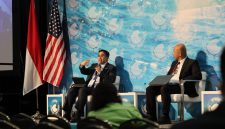 Wakil Direktur Utama Pertamina, Oki Muraza, bersama Senior Manager - Oilfield Development SKK Migas, Wilson Pariangan dalam sesi panel “Indonesia Untapped and Frontier Resources” pada Offshore Technology Conference (OTC) Houston, menyampaikan potensi besar dan kesiapan Indonesia dalam pengembangan sektor hulu migas, sekaligus mengajak investor dan penyedia teknologi global untuk berkolaborasi.