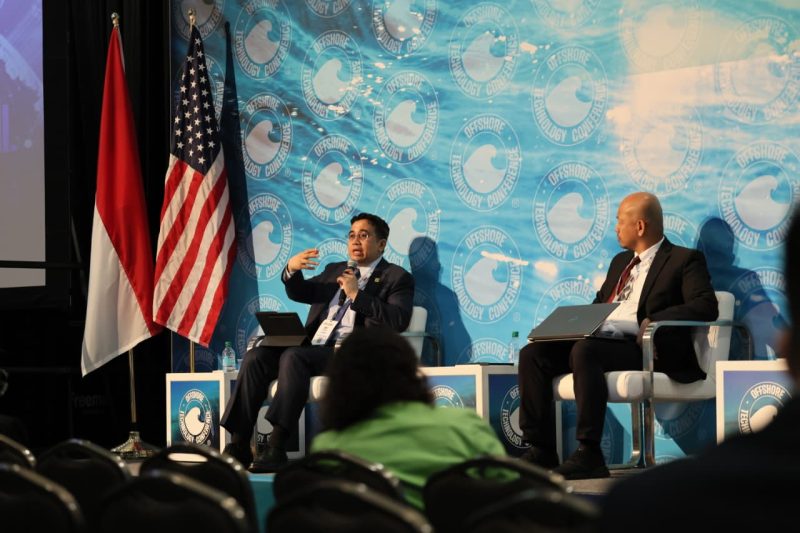 Wakil Direktur Utama Pertamina, Oki Muraza, bersama Senior Manager - Oilfield Development SKK Migas, Wilson Pariangan dalam sesi panel “Indonesia Untapped and Frontier Resources” pada Offshore Technology Conference (OTC) Houston, menyampaikan potensi besar dan kesiapan Indonesia dalam pengembangan sektor hulu migas, sekaligus mengajak investor dan penyedia teknologi global untuk berkolaborasi.