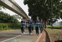 Tengah Depan : Direktur Manajemen Human Capital dan Administrasi PLN EPI, Dedeng Hidayat menyampaikan bahwa wellness program merupakan langkah strategis perusahaan dalam mendukung kinerja organisasi melalui peningkatan kualitas sumber daya manusia.