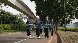 Tengah Depan : Direktur Manajemen Human Capital dan Administrasi PLN EPI, Dedeng Hidayat menyampaikan bahwa wellness program merupakan langkah strategis perusahaan dalam mendukung kinerja organisasi melalui peningkatan kualitas sumber daya manusia.