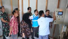 Perangkat monitoring berbasis digital dan instalasi listrik dalam program Electrifying Agriculture kolaborasi program TJSL PLN EPI memungkinkan pengendalian pemeliharaan bibit secara terjadwal dan akurat melalui perangkat ponsel.