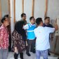 Perangkat monitoring berbasis digital dan instalasi listrik dalam program Electrifying Agriculture kolaborasi program TJSL PLN EPI memungkinkan pengendalian pemeliharaan bibit secara terjadwal dan akurat melalui perangkat ponsel.