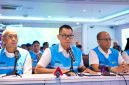 Direktur Utama PLN, Darmawan Prasodjo (tengah) didampingi jajaran direksi PLN saat konferensi pers di Kantor Pusat PLN, Sabtu (23/5) mengatakan seluruh petugas dan tim teknis PLN terus bekerja all out selama 24 jam di lapangan agar pasokan listrik kepada masyarakat dapat segera pulih kembali secara bertahap dan aman.