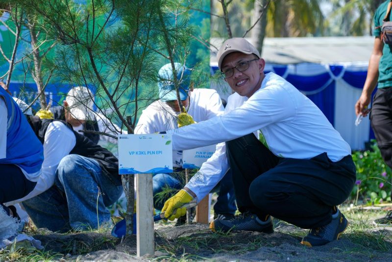 Vice President Keselamatan, Kesehatan Kerja, dan Lingkungan (K3KL) PLN EPI, Muhammad Aminuddin, mengatakan bahwa PLN EPI memiliki tanggung jawab tidak hanya menjaga ketahanan pasokan energi, tetapi juga memastikan operasional bisnis berjalan selaras dengan keberlanjutan lingkungan, khususnya di kawasan pesisir yang menjadi lokasi strategis berbagai fasilitas energi perusahaan.