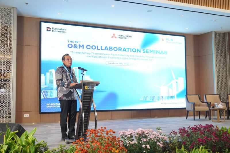 Direktur Operasi Pembangkit Gas PLN Nusantara Power Komang Parmita saat memberikan sambutan dalam acara O&M Collaboration Seminar bersama Mitsubishi.  PT PLN Nusantara Power terus mendorong penguatan keandalan dan fleksibilitas pembangkit listrik termal sebagai bagian dari upaya mendukung transisi energi nasional.