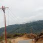 Petugas PLN ketika memasang konduktor pada Jaringan Tegangan Menengah di Distrik Hingk Kabupaten Pegunungan Arfak, Papua Barat.