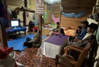 Masyarakat di Desa Ilan Batu Uru, Kabupaten Luwu, Sulawesi Selatan, kini dapat menikmati listrik selama 24 jam penuh setelah PLN membangun infrastruktur kelistrikan melalui Program Listrik Desa (Lisdes). Peningkatan jumlah pelanggan PLN tidak hanya berasal dari penyambungan reguler, tetapi juga didorong oleh berbagai program pemerataan akses listrik, seperti Lisdes, Bantuan Pasang Baru Listrik (BPBL) dari Kementerian ESDM, serta program Light Up The Dream (LUTD) yang didanai melalui donasi pegawai PLN.