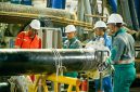 Tenaga Ahli Proyek PLN EPI melakukan pengecekan persiapan pekerjaan hot tap dan tie in works dengan matang untuk memastikan pelaksanaan pekerjaan sesuai dengan kualitas dan standar operasional keselamatan (safety)