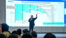 Direktur Biomassa PLN EPI, Hokkop Situngkir memaparkan Potensi Biomassa Indonesia yang sangat besar mencapai sekitar 83,4 juta ton per tahun berasal dari limbah sawit, kehutanan, pertanian, perkebunan, hingga sampah perkotaan yang selama ini belum dimanfaatkan secara optimal.