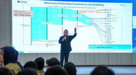 Direktur Biomassa PLN EPI, Hokkop Situngkir memaparkan Potensi Biomassa Indonesia yang sangat besar mencapai sekitar 83,4 juta ton per tahun berasal dari limbah sawit, kehutanan, pertanian, perkebunan, hingga sampah perkotaan yang selama ini belum dimanfaatkan secara optimal.