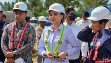 Gubernur Maluku Utara, Sherly Tjoanda, ( tengah ) / foto ist