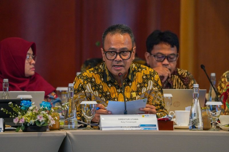 Direktur Utama PLN Nusantara Power Ruly Firmansyah saat Rapat Umum Pemegang Saham PLN Nusantara Power di Jakarta. PLN NP merealisasikan produksi tenaga listrik sebesar 66,919 TWh   dengan tetap melakukan optimasi Biaya Pokok Produksi (BPP) hingga 11,4%.