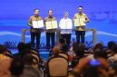 Sinergi antara PLN dengan Kementerian Kelautan dan Perikanan yang diwujudkan dengan MoU ini akan mendukung pengembangan sektor kelautan dan perikanan sebagai salah satu penggerak ekonomi nasional. Keterangan foto: Menteri Kelautan dan Perikanan, Sakti Wahyu Trenggono (kedua dari kiri), Gubernur Nusa Tenggara Barat, Lalu Muhammad Iqbal (kiri), Direktur Utama PLN Darmawan Prasodjo (kanan) dan Bupati Mempawah sekaligus Ketua Asosiasi Pemerintah Daerah Kepulauan dan Pesisir Seluruh Indonesia (Aspeksindo), Erlina Ria Norsan (kedua dari kanan).