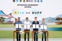 Penandatanganan Sponsor Agreement antara CEO Denera, Fadli Rahman (kedua dari kiri), Direktur Utama PLN, Darmawan Prasodjo (kiri), President Director PT Weiming Nusantara Bali New Energy, Ji Ke Ze (kanan) dan Direktur PT Weiming Nusantara Alpha, Xiang Yihao (kedua dari kanan) dalam agenda peresmian pembangunan PSEL Bali di Denpasar Selatan pada Rabu (8/7).