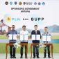Penandatanganan Sponsor Agreement antara CEO Denera, Fadli Rahman (kedua dari kiri), Direktur Utama PLN, Darmawan Prasodjo (kiri), President Director PT Weiming Nusantara Bali New Energy, Ji Ke Ze (kanan) dan Direktur PT Weiming Nusantara Alpha, Xiang Yihao (kedua dari kanan) dalam agenda peresmian pembangunan PSEL Bali di Denpasar Selatan pada Rabu (8/7).
