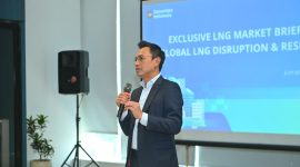 PLH Direktur Utama PLN EPI, Rakhmad Dewanto mengatakan bahwa isu energi saat ini telah berkembang jauh melampaui persoalan keseimbangan antara pasokan dan permintaan. Menurutnya, perubahan geopolitik, gangguan rantai pasok global, percepatan transisi energi, hingga perubahan pola konsumsi dunia telah menciptakan tantangan baru yang menuntut perusahaan memiliki kemampuan membaca arah pasar secara lebih adaptif dan strategis.