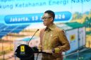 Dalam agenda Alignment Forum Program Listrik Desa di Kantor PLN Pusat, Jakarta, Senin (13/7), Direktur Utama PLN, Darmawan Prasodjo menyampaikan bahwa percepatan Program Listrik Desa merupakan implementasi arahan Presiden Prabowo Subianto dan Menteri Energi ESDM, Bahlil Lahadalia untuk mewujudkan sila kelima Pancasila. Menurutnya, pemerataan akses listrik tidak boleh berhenti sebagai komitmen atau target semata, melainkan harus diwujudkan melalui langkah nyata agar seluruh masyarakat dapat menikmati layanan kelistrikan.