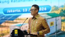 Dalam agenda Alignment Forum Program Listrik Desa di Kantor PLN Pusat, Jakarta, Senin (13/7), Direktur Utama PLN, Darmawan Prasodjo menyampaikan bahwa percepatan Program Listrik Desa merupakan implementasi arahan Presiden Prabowo Subianto dan Menteri Energi ESDM, Bahlil Lahadalia untuk mewujudkan sila kelima Pancasila. Menurutnya, pemerataan akses listrik tidak boleh berhenti sebagai komitmen atau target semata, melainkan harus diwujudkan melalui langkah nyata agar seluruh masyarakat dapat menikmati layanan kelistrikan.