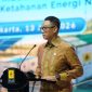 Dalam agenda Alignment Forum Program Listrik Desa di Kantor PLN Pusat, Jakarta, Senin (13/7), Direktur Utama PLN, Darmawan Prasodjo menyampaikan bahwa percepatan Program Listrik Desa merupakan implementasi arahan Presiden Prabowo Subianto dan Menteri Energi ESDM, Bahlil Lahadalia untuk mewujudkan sila kelima Pancasila. Menurutnya, pemerataan akses listrik tidak boleh berhenti sebagai komitmen atau target semata, melainkan harus diwujudkan melalui langkah nyata agar seluruh masyarakat dapat menikmati layanan kelistrikan.