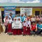 Penyerahan bantuan beasiswa kepada siswa SD Negeri 054951, Desa Pintu Air, Pangkalan Susu