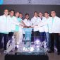 Wakil Direktur Utama PLN, Yusuf Didi Setiarto (tengah) bersama Direktur Manajemen Risiko PLN, Denny Triyanto (kiri), Direktur Retail dan Niaga PLN, M. Fahrur Rozy (kedua dari kiri), Direktur Perencanaan Korporat dan Pengembangan Bisnis PLN, Rakhmad Dewanto Haris (keempat dari kiri), Direktur Keuangan PLN, Sulistyo Biantoro (keempat dari kanan), Direktur Teknologi, Engineering, dan Keberlanjutan PLN, Edwin Nugraha Putra (ketiga dari kanan), Direktur Utama PLN Icon Plus, Chipta Perdana (kedua dari kanan), CEO KG Media, Andy Budiman Kumala (ketiga dari kiri), dan Sekretaris Perusahaan PLN, Yuliandra Syahrial N. (kanan) secara simbolis melakukan penekanan tombol pada Launching PLN Electric Run 2026 di Kantor PLN Pusat, Jakarta pada Jumat (24/7).