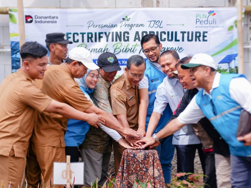 Dalam rangka memperingati Hari Mangrove Sedunia, PT PLN Energi Primer Indonesia (PLN EPI) memperkuat komitmennya terhadap penerapan prinsip Environmental, Social, and Governance (ESG) melalui peresmian Rumah Pembibitan Mangrove berbasis Electrifying Agriculture di Desa Bunton, Kecamatan Adipala, Kabupaten Cilacap, Selasa (28/7).