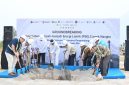 Wakil Menteri Energi dan Sumber Daya Mineral, Yuliot (tengah kedua dari kanan) bersama Gubernur Jawa Barat, Dedi Mulyadi (tengah kedua dari kiri) beserta para stakeholder secara simbolis melakukan penimbunan pasir bersama-sama pada acara Groundbreaking Pengolahan Sampah menjadi Energi Listrik (PSEL) Legok Nangka di Bandung, Jawa Barat pada Rabu (29/7). Kegiatan ini menandai dimulainya pengerjaan fisik proyek tersebut dan ditargetkan selesai pada 2029.