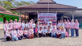 Srikandi PLN EPI, PLN UP3 Cilacap dan PLN IP UBP Jawa Tengah 2 Adipala bersama 20 peserta Perempuan Tangguh Bencana Desa Bunton, Kecamatan Adipala, Kabupaten Cilacap dalam acara Peningkatan Kapasitas dan Pembekalan Kesiapsiagaan Bencana.