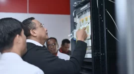 Direktur Network Telkom Nanang Hendarno meninjau langsung penanganan dan pemulihan layanan telekomunikasi digital di wilayah Nusa Tenggara Timur (NTT).