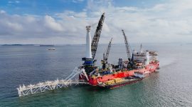 Proses penggelaran pipa bawah laut dengan menggunakan kapal T1201 dengan teknologi dynamic positioning (DP) non-anchor pada proyek pipa gas West Natuna Transportation System (WNTS)- Pemping untuk menghubungkan pasokan gas bumi Natuna dengan kebutuhan energi domestik khususnya di Batam.