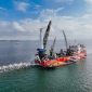 Proses penggelaran pipa bawah laut dengan menggunakan kapal T1201 dengan teknologi dynamic positioning (DP) non-anchor pada proyek pipa gas West Natuna Transportation System (WNTS)- Pemping untuk menghubungkan pasokan gas bumi Natuna dengan kebutuhan energi domestik khususnya di Batam.