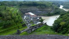 Tampak Pembangkit Listrik Tenaga Air (PLTA) Mrica dengan kapasitas 180 megawatt (MW) yang berada di Kabupaten Banjarnegara, Jawa Tengah. PLTA yang berdiri sejak tahun 1988 ini menjadi salah satu pembangkit hijau penopang sistem kelistrikan Jawa dan Bali.