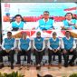 Suasana konferensi pers siaga kelistrikan HUT ke-81 Kemerdekaan RI yang dilaksanakan hybrid di PLN Unit Induk Pusat Pengatur Beban Jawa, Madura, dan Bali (UIP2B Jamali), Depok, Jawa Barat, dan PLN Unit Pelayanan Pelanggan Flores Bagian Barat, Manggarai Barat, pada Sabtu malam (15/8), dihadiri oleh Direktur Utama PLN, Darmawan Prasodjo (tengah pada layar), Direktur Transmisi dan Perencanaan Sistem PLN, Daniel Karmel Fernando Tampubolon (kiri pada layar), Direktur Retail dan Niaga PLN, M. Fahrur Rozy (kedua dari kiri), Direktur Manajemen Pembangkitan PLN, Rizal Calvary Marimbo (ketiga dari kiri), Direktur Distribusi PLN, Arsyadany G. Akmalaputri (tengah), Direktur Manajemen Risiko PLN, Denny Triyanto (ketiga dari kanan), Direktur Keuangan PLN, Sulistyo Biantoro (kedua dari kanan), Direktur Utama PLN Indonesia Power, Bernadus Sudarmanta (paling kiri), Direktur Utama PLN Nusantara Power, Rully Firmansyah (paling kanan), dan Executive Vice President Operasi Distribusi Sulawesi, Maluku, Papua, dan Nusa Tenggara PLN, Sugeng Widodo (kanan pada layar).