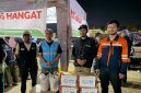 Relawan PLN Peduli dan YBM PLN bersiaga menyalurkan ratusan paket bantuan pangan, perlengkapan sanitasi, dan kebutuhan balita di posko tanggap darurat bencana gempa Flores guna meringankan beban para pengungsi.